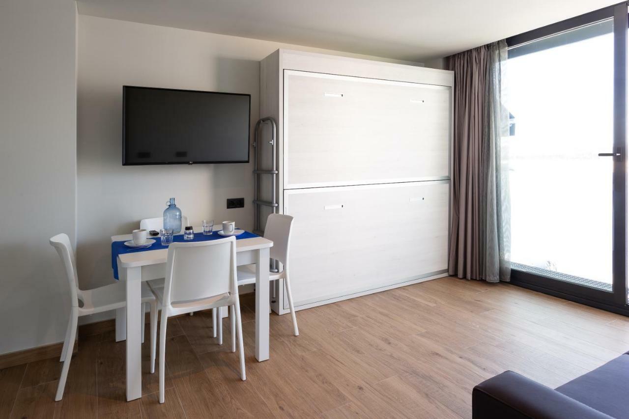 Apartamentos Playa De Los Barcos Isla Plana Eksteriør billede