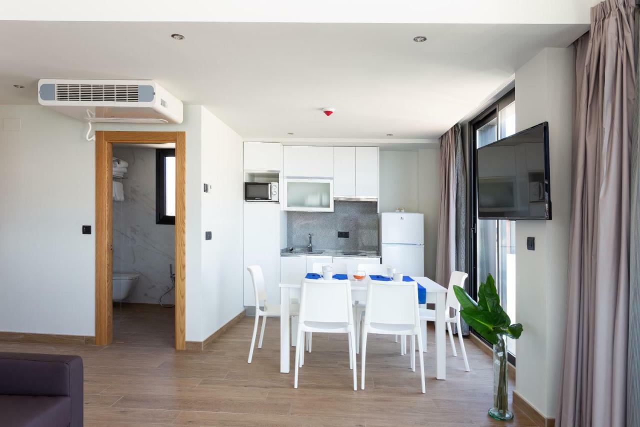 Apartamentos Playa De Los Barcos Isla Plana Eksteriør billede